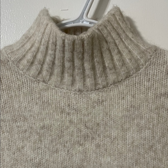 Flat White Los Angelos Cropped Oatmeal Colour Sweater Size Small - Picture 2 of 10